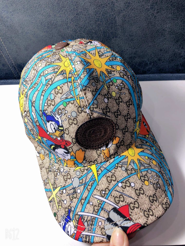 ブランド帽子側面デザイン